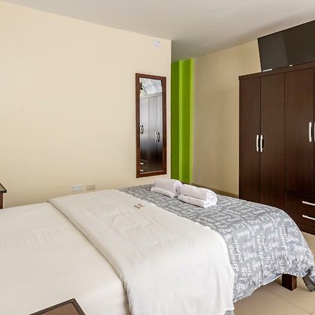 Hostal Florida Чиклайо Екстериор снимка