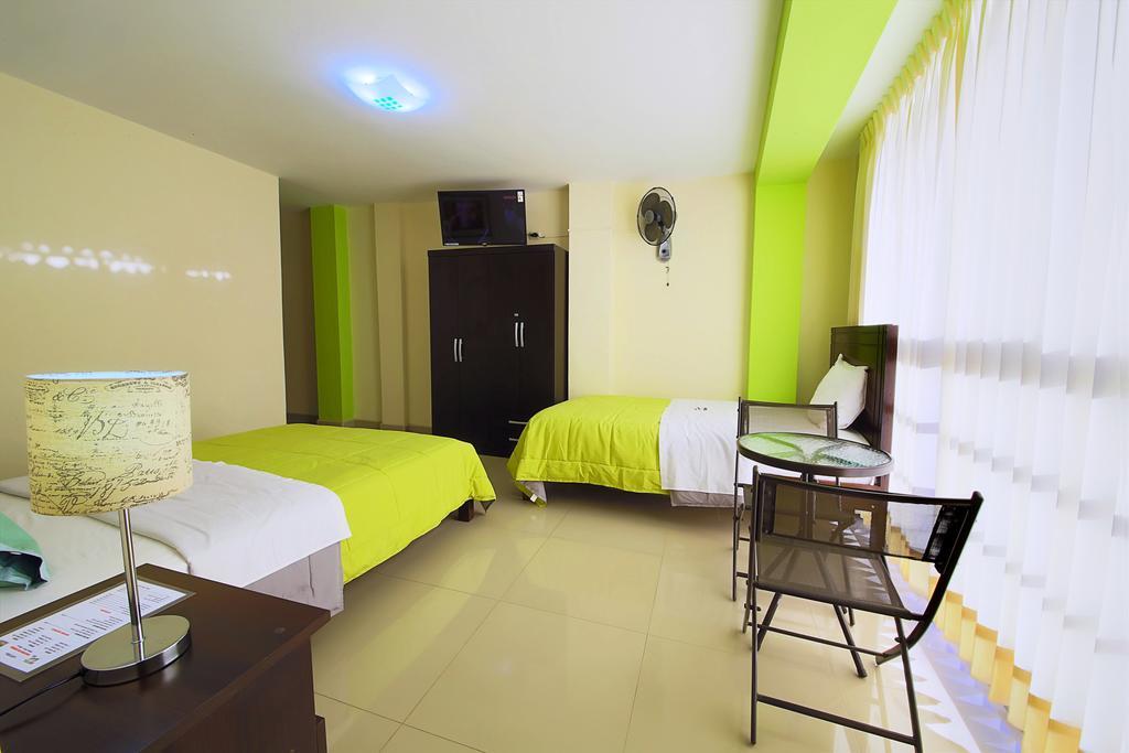 Hostal Florida Чиклайо Екстериор снимка
