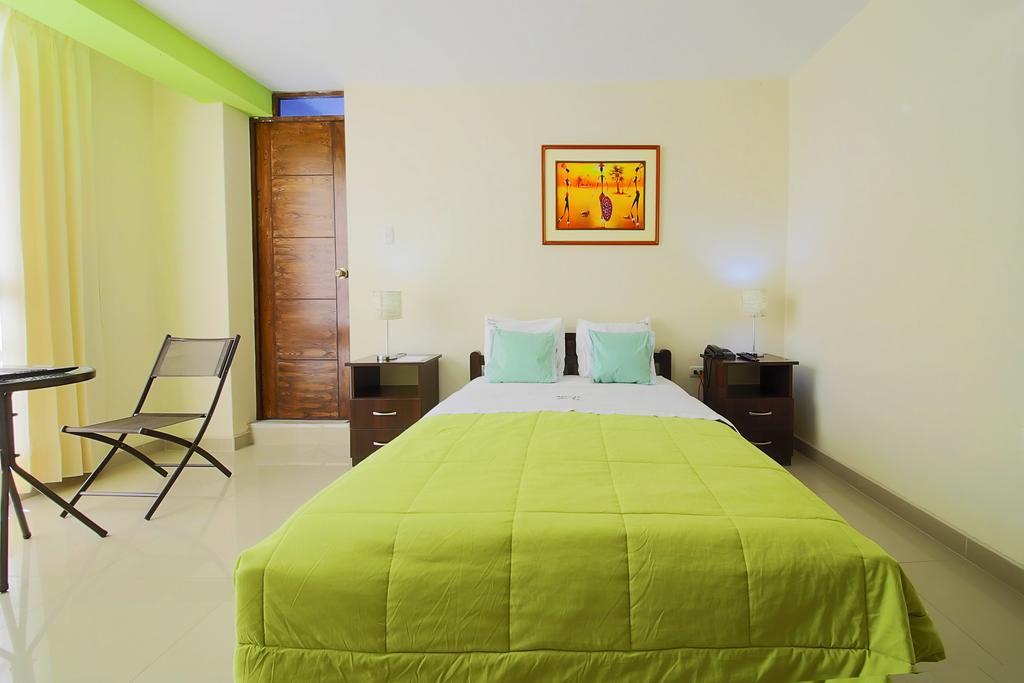 Hostal Florida Чиклайо Екстериор снимка