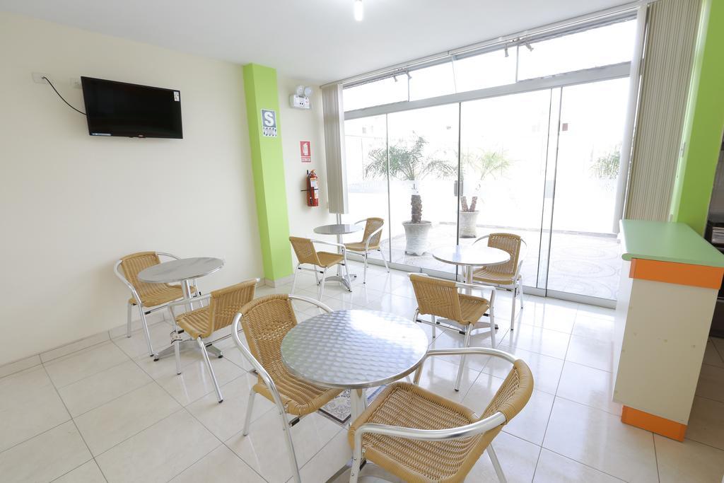 Hostal Florida Чиклайо Екстериор снимка