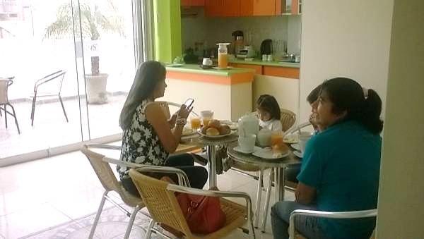 Hostal Florida Чиклайо Екстериор снимка