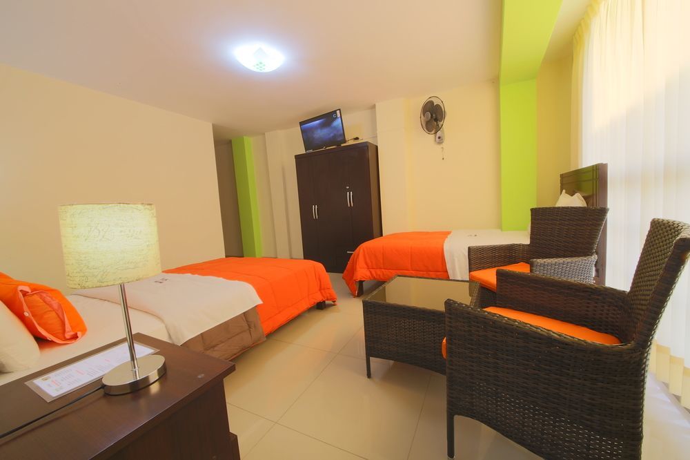 Hostal Florida Чиклайо Екстериор снимка